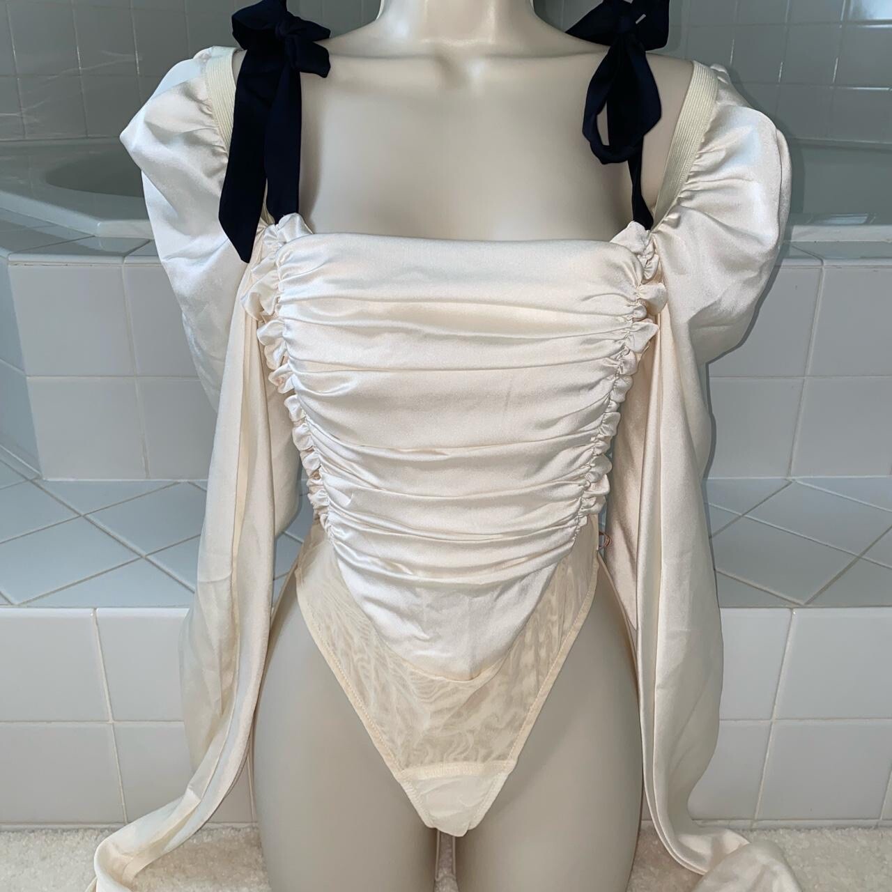 NWT’S HOUSE OF CB Almaz ivory top XS