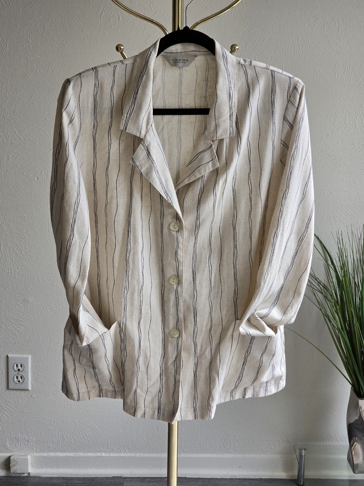 C.A.N.D.A Collection Of C&A Striped Women’s Beige Button-Up Shirt Sz L.