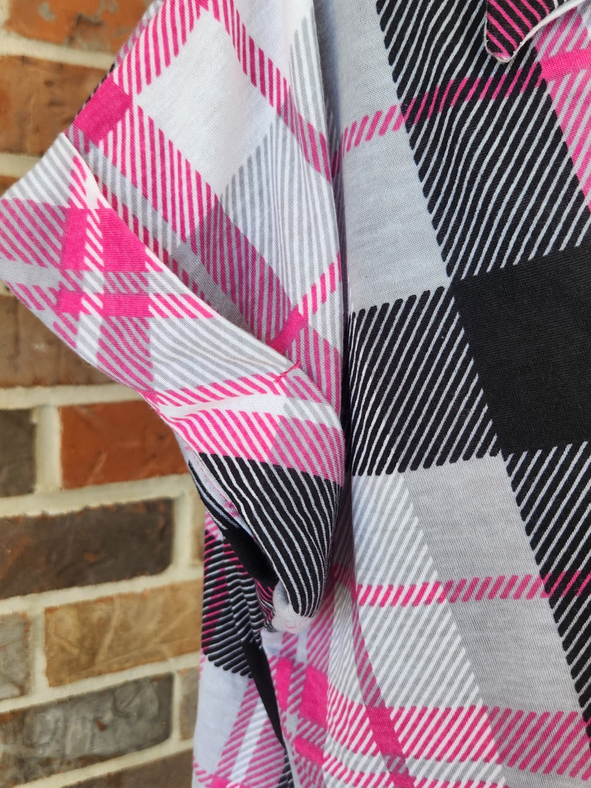 Emerald Women’s Pink/Gray Plaid Collared V-Neck Top Cozy & Chic Boutique Sz L