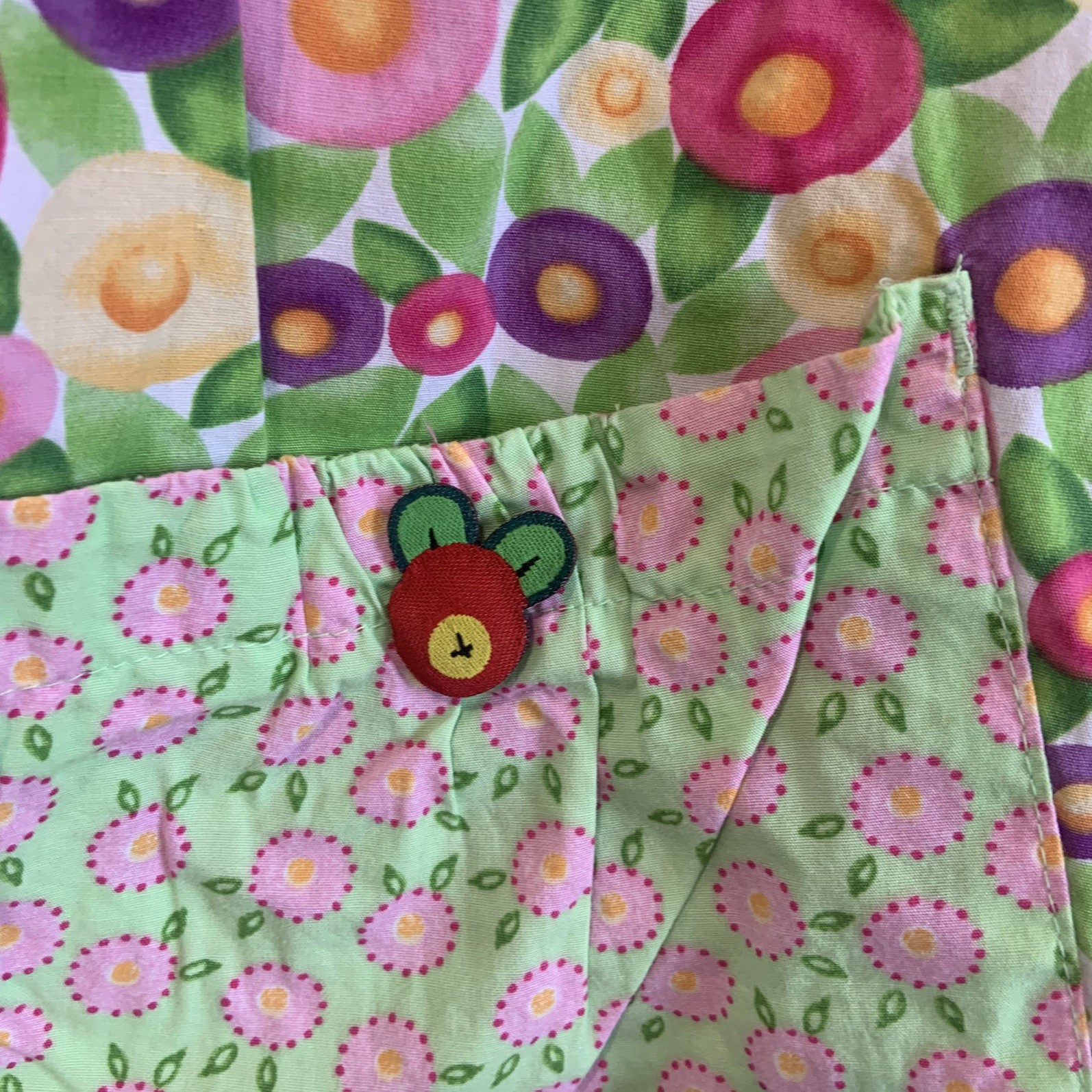 Mary Engelbreit Scrub Garden Smock Apron Top with large Pockets & Cherry Size XS