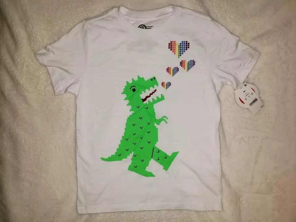 Mad Engine Women’s White Tee w Dinosaurs & Rainbow Hearts S