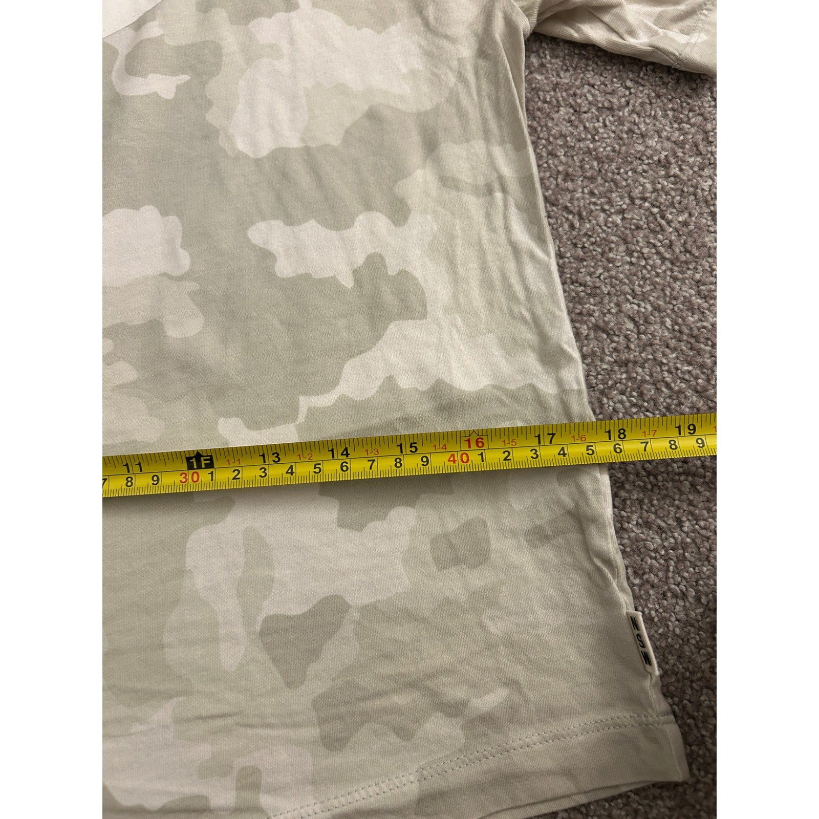 Nike T-Shirt Womens XS Beige Excellent Camo Futura Logo Short Sleeve Tee