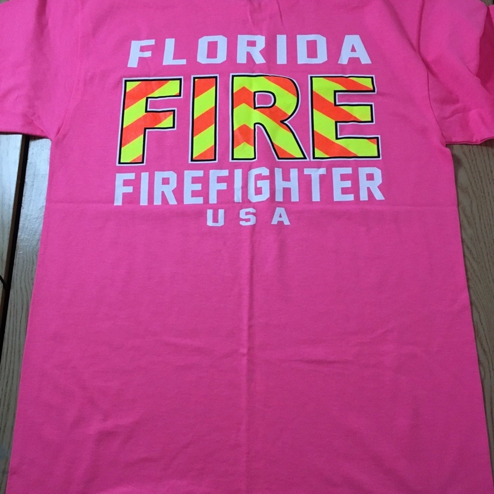 B60 New Womens Florida Firefighter 👩‍🚒 T-shirt Hot Pink Size Medium