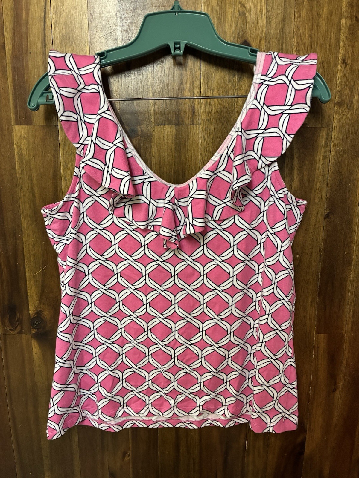 Crown & Ivy Pink Geometric Ruffle Tank Top Women’s Medium Sleeveless Stretch