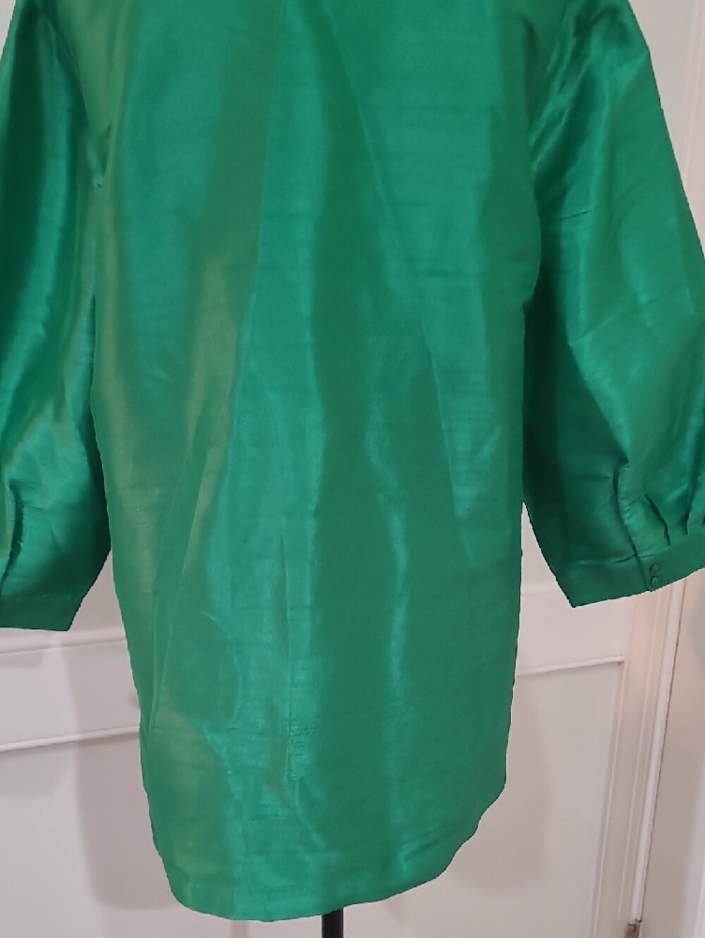 Crown & Ivy Emerald Green Ruffle V-Neck Blouse – Size 2X
