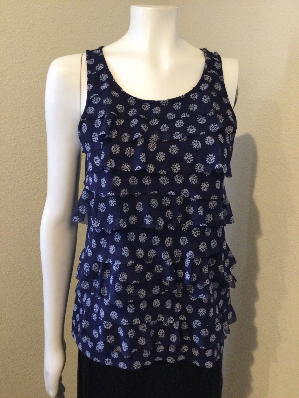 Women’s ELLE Scoop Neck Sleeveless Navy Blue Floral Ruffle Blouse Top Size M