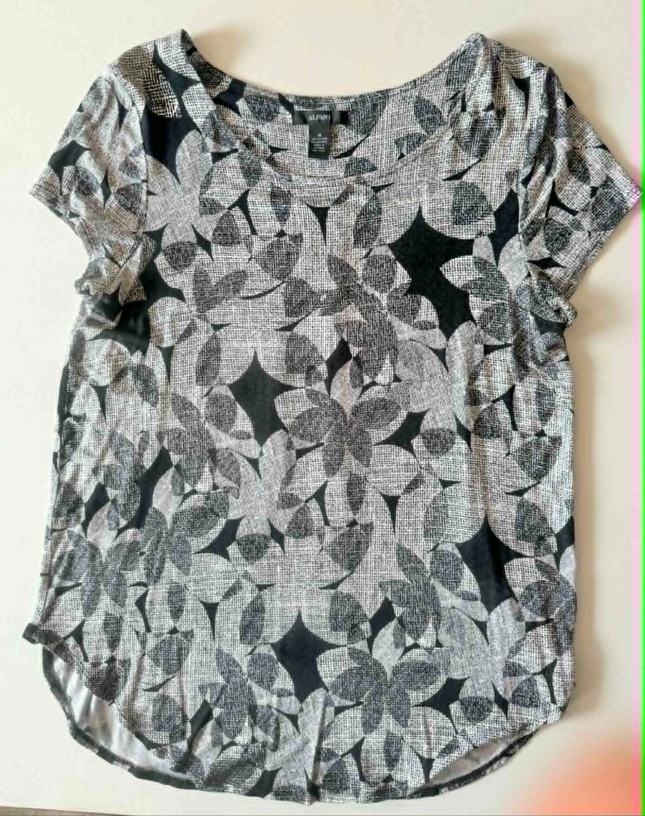 Women’s Alfani black & white patterned comfortable, light stretchy blouse, M