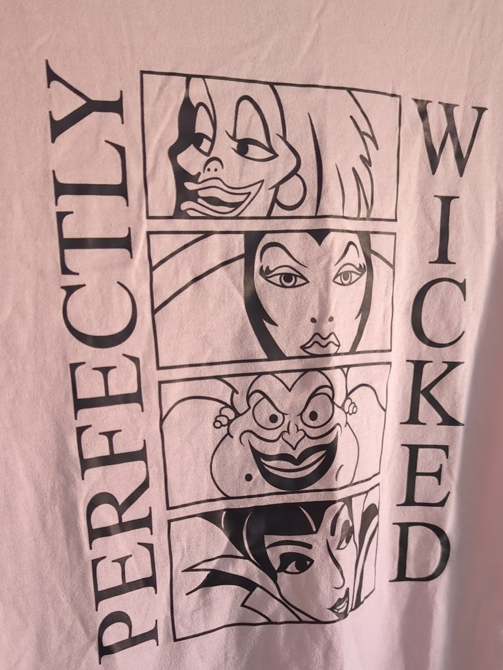 100% Cotton Disney Villains “Perfectly Wicked” Tee in Pink Size Medium