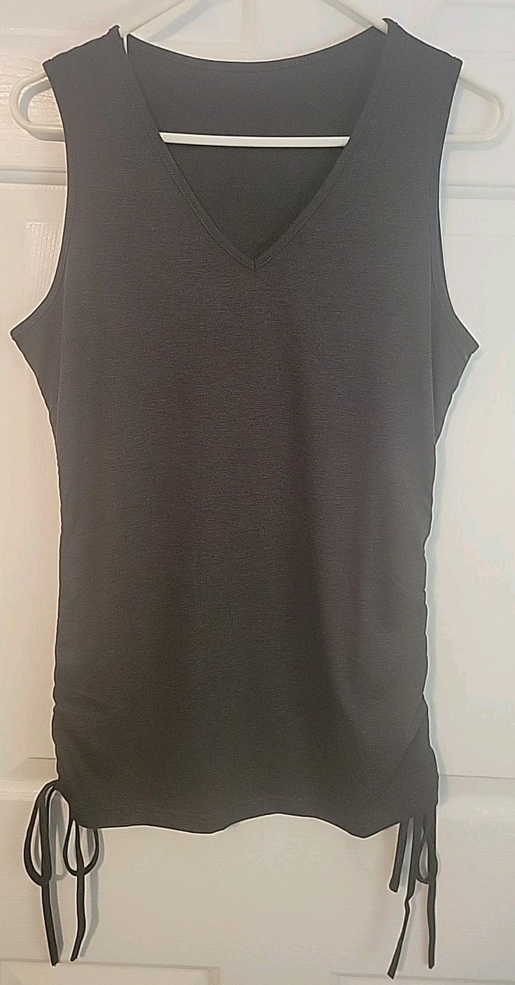 V-neck Top w/drawstring sides – Black – Size Large