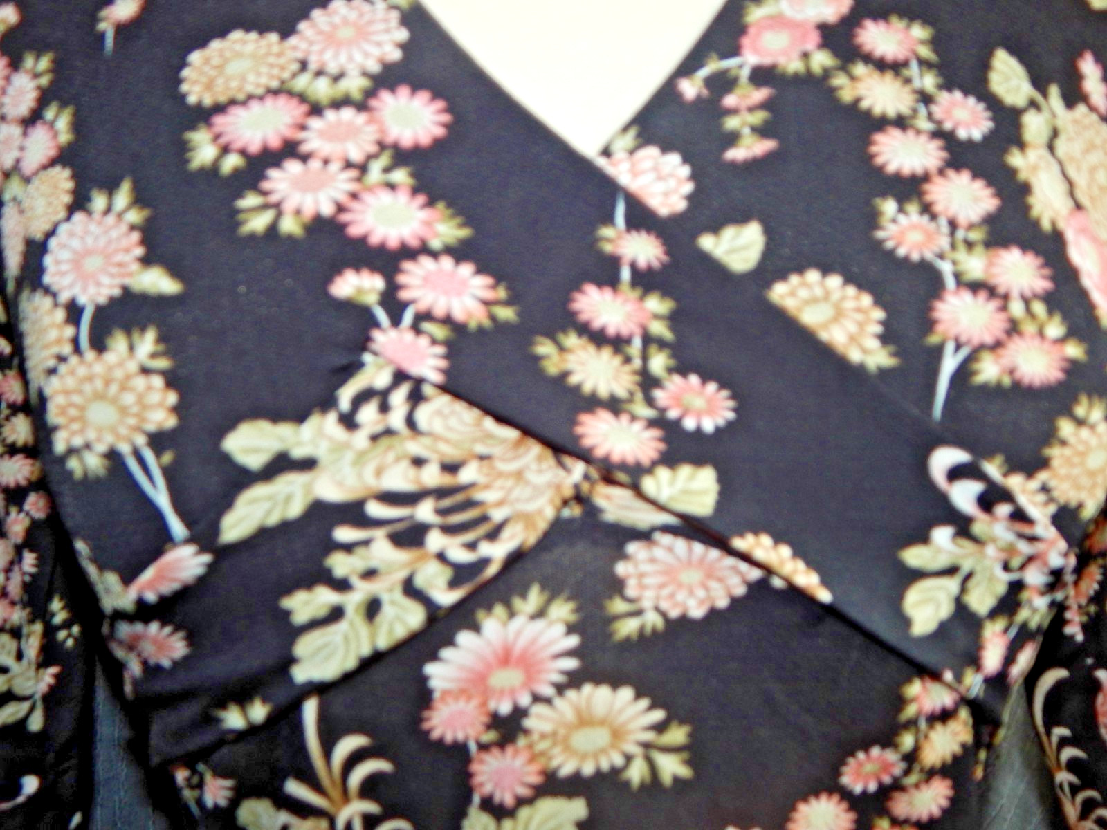 “VOL 1. ” Black Asian-style Floral Stretch Tie-Back Boho Blouse – Y2k – Med.