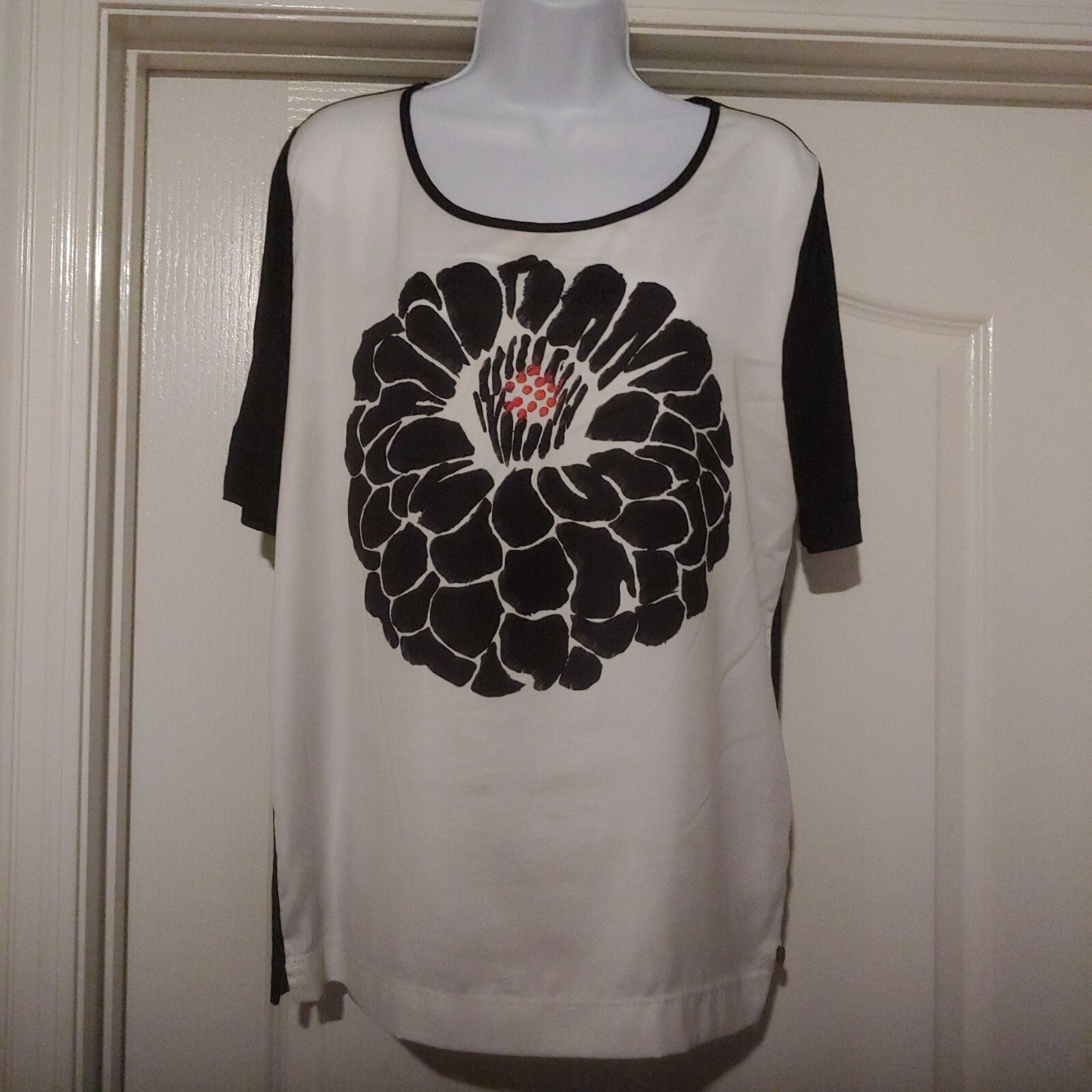 Luisa Cerano Silky Flowy Floral Short Sleeve Wearable Art Teacher Top 12