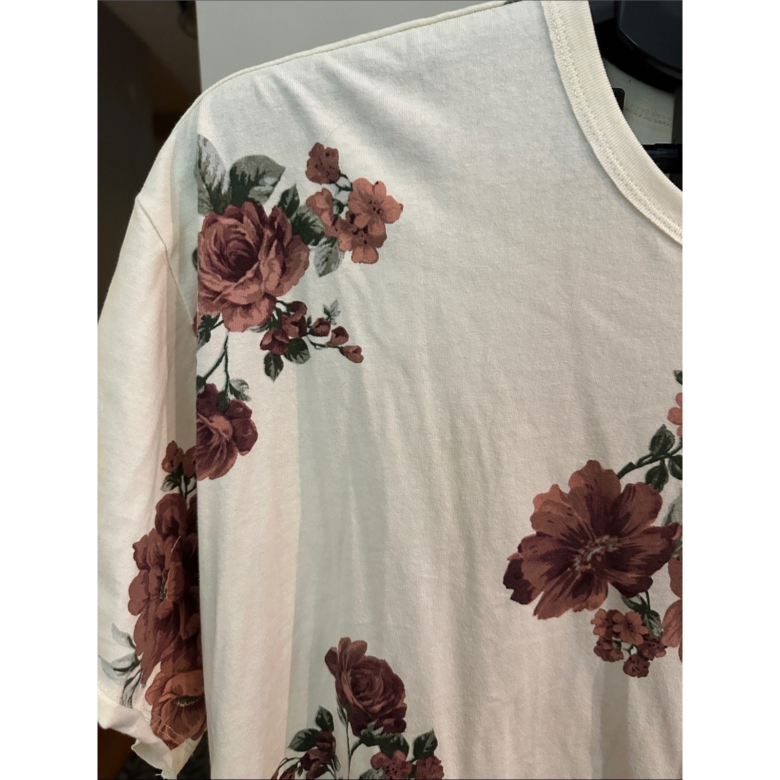 Torrid Cream Short Sleeve Boxy Tee with Mauve Floral Print Size 2