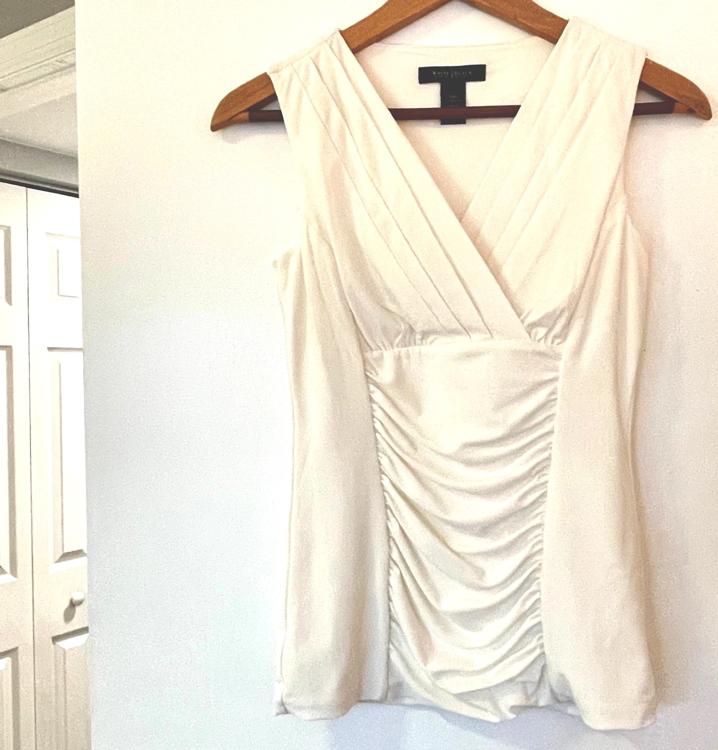 WHBM XXS Ivory Sleeveless Ruched Lined Pleated Front Stretch V-Neck Midweight
