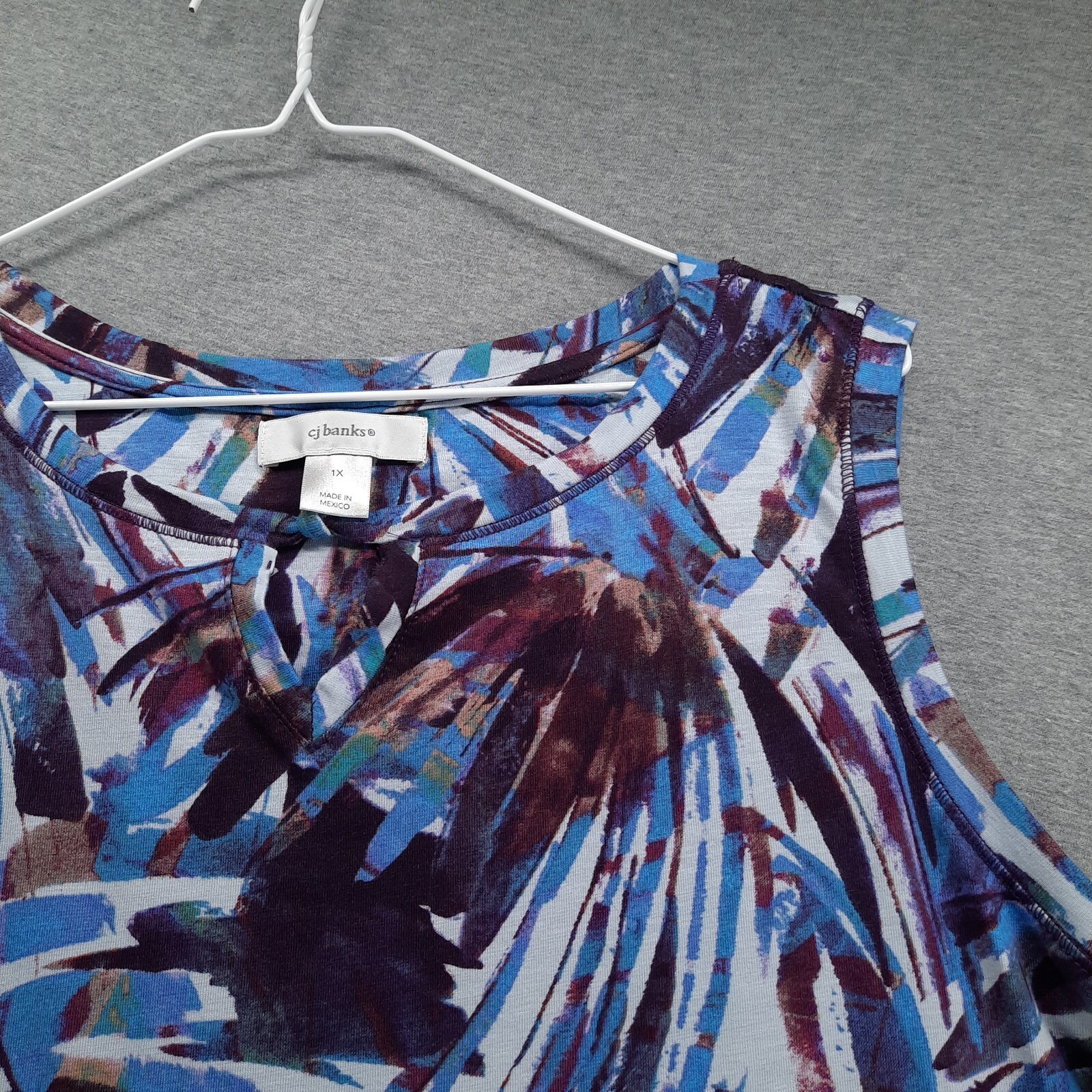 CJ Banks Top Womens 1X Blue Abstract Sleeveless Keyhole Neck Stretch Jersey