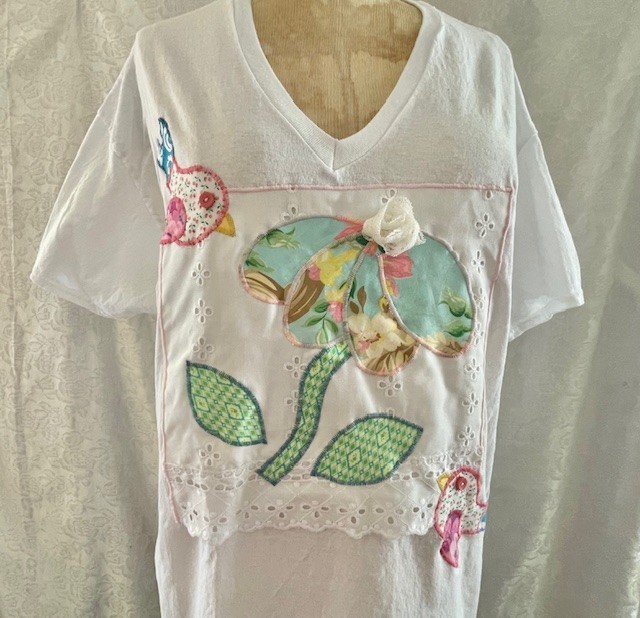 Upcycled T Shirt, Applique Flower & Birds. Wearable Art! SZ XLarge. USA