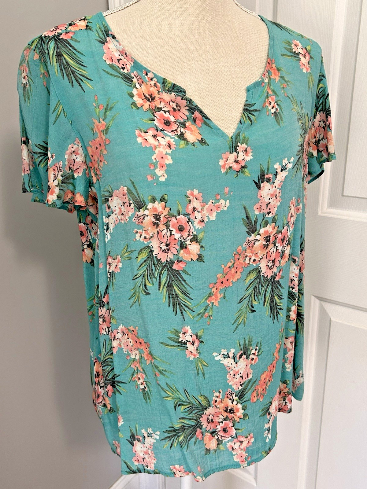COUNTERPARTS~LARGE~GREEN & PINK FLORAL SHORT FLUTTER SLEEVE CASUAL-CAREER TOP~L