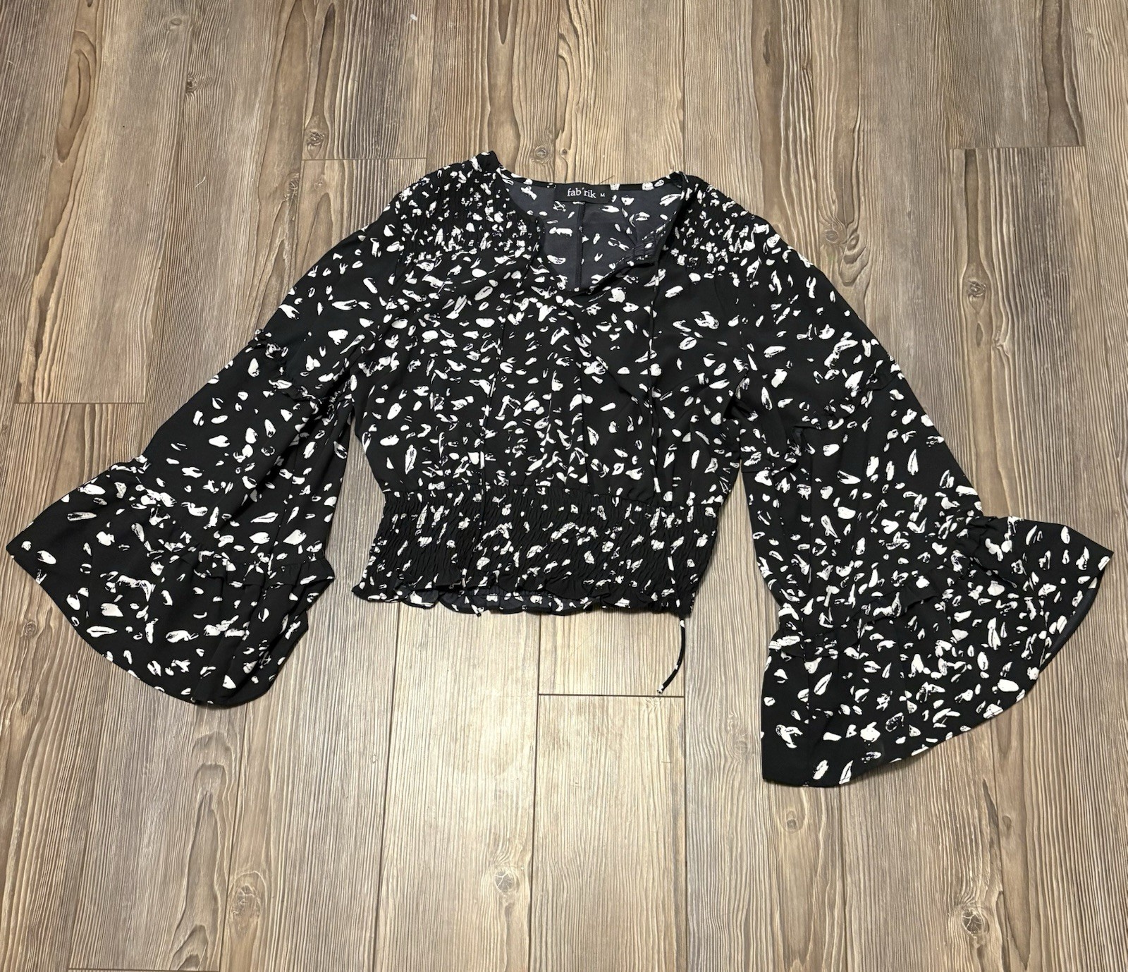 fab’rik Black White Abstract V-Neck Smocked Waist Chiffon Bell Blouse Size M