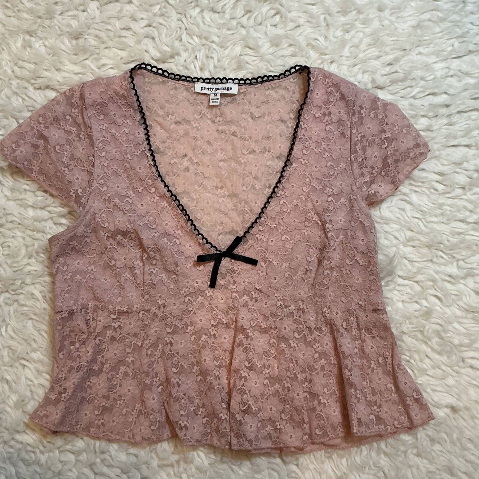 Pretty Garbage Lace Peplum Top sz Medium Pink Excellent V-Neck Bow Cap Sleeve