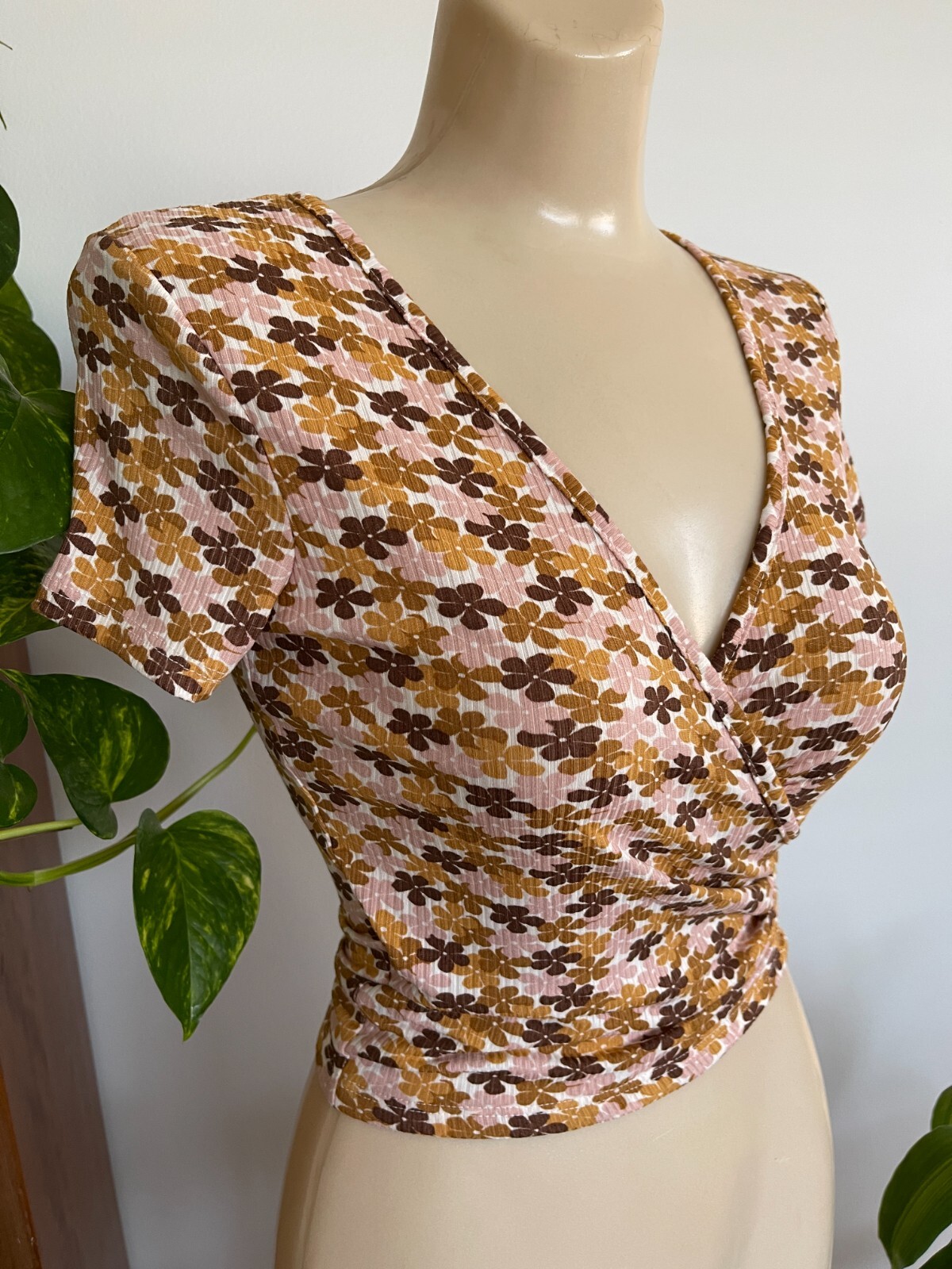 Sexy Y2K Faux Wrap Floral Stretch Crop Top Size XS Ribbed Belly Shirt