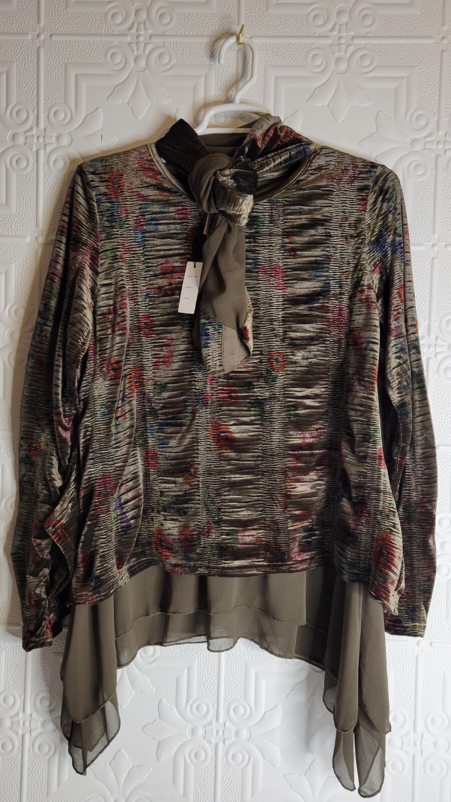 Fantazia Green Multi-Color Velvet Floral Graphic Shirt With Scarf Size Large