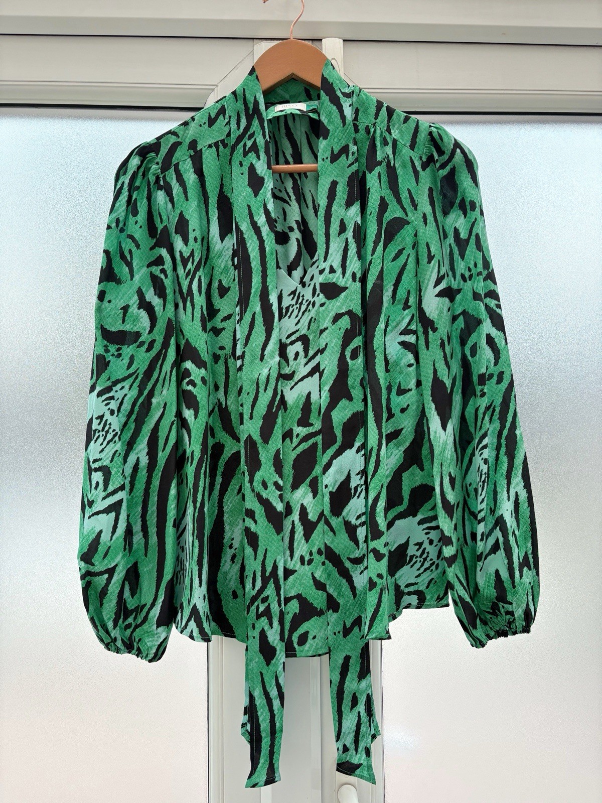 RIXO Moss Green Black Silk Blouse Size Medium Neck Tie Balloon Sleeve
