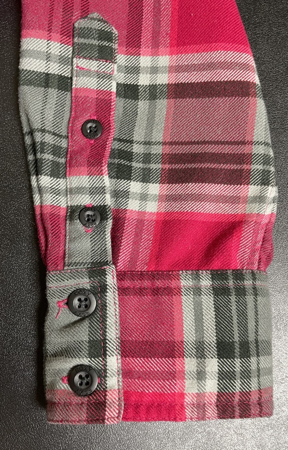 Roxy Flannel Shirt Womens M Red Gray Plaid Long Sleeve Button Up Pockets Collar