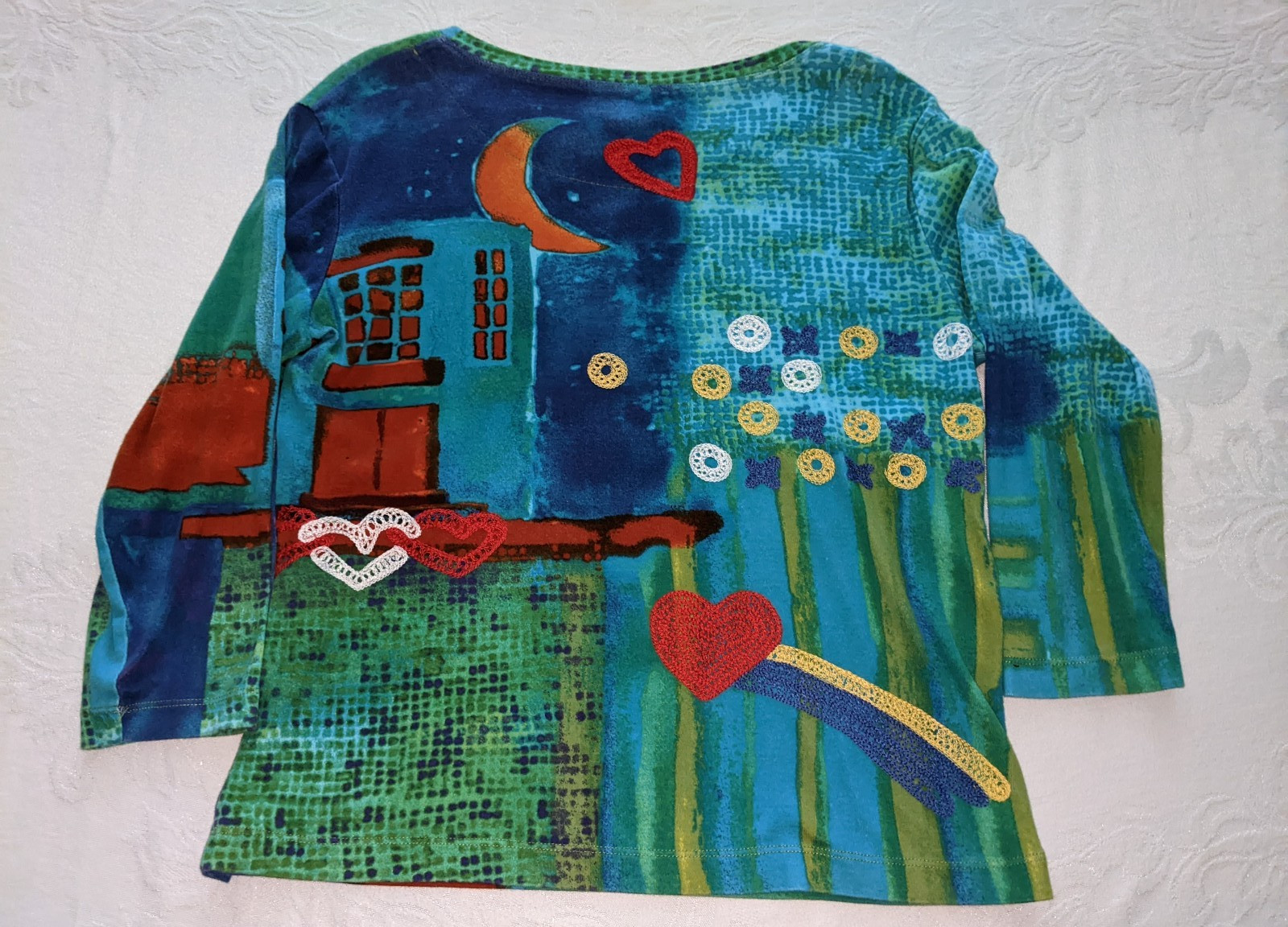 Chico Pullover Top Size 2 Large Abstract Word Art Top Colorful Love Theme RARE