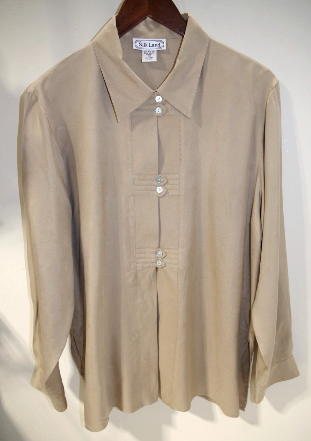 H2 NWOT Silk Land L 100% Silk Tan Beautiful Blouse Shirt Top Mop Button SilkLand