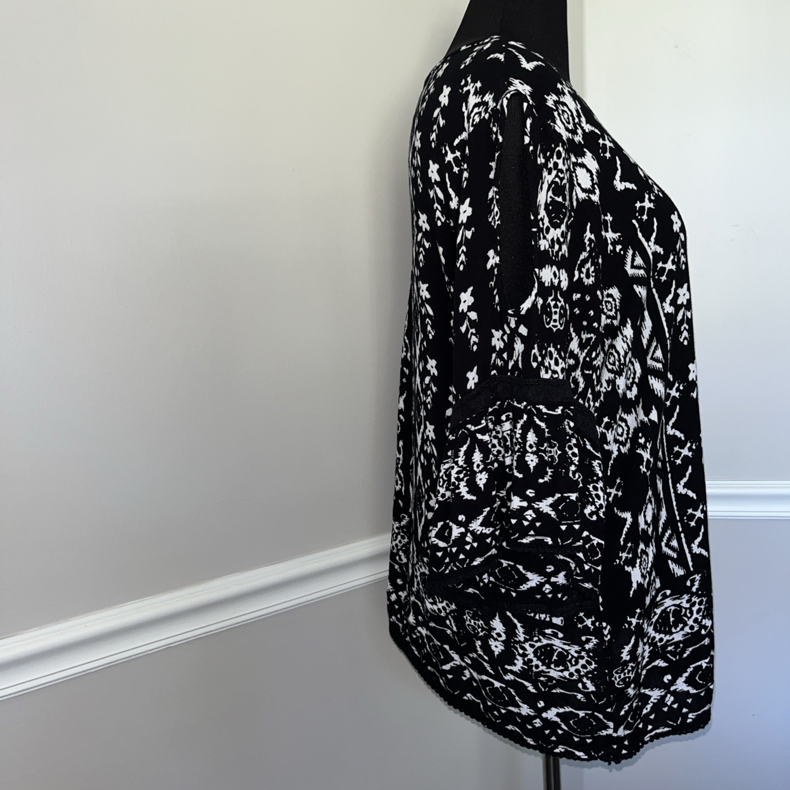 Bila Top Women’s Size XXL Black Floral Rayon 3/4 Sleeve Boxy Pullover Tunic