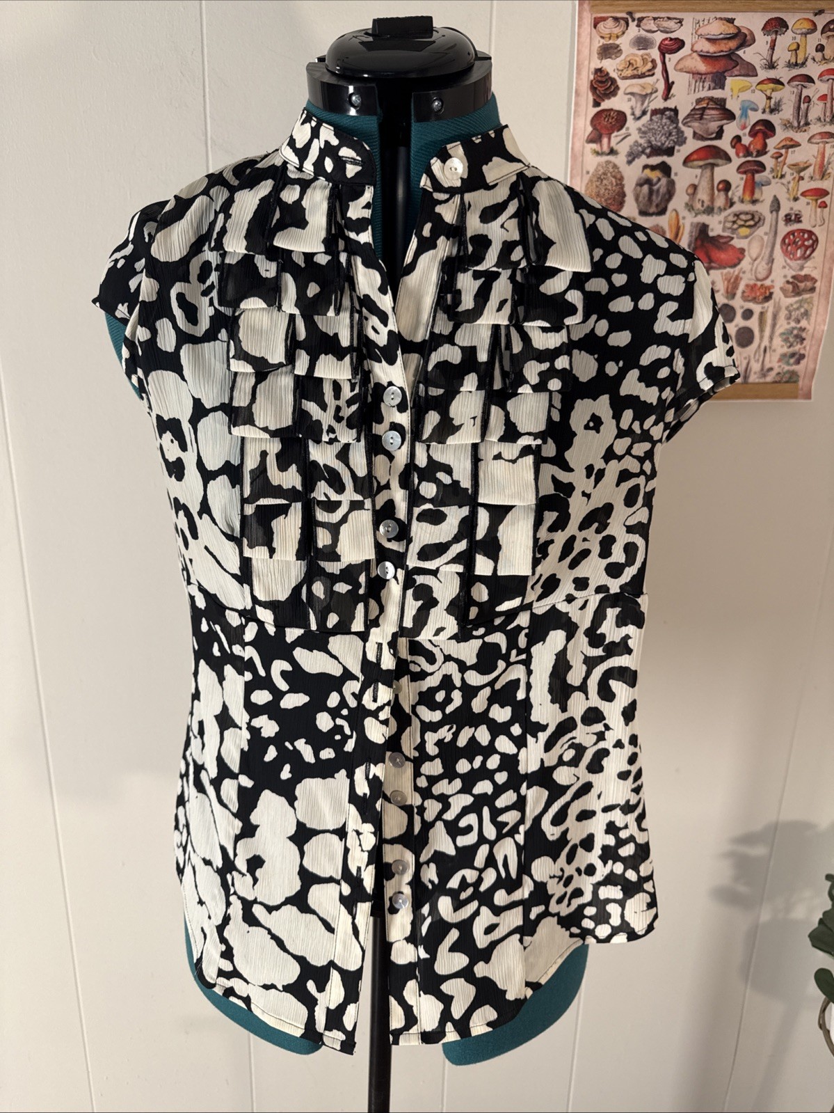 Agora Short Sleeve Leopard Print Top Semi-sheer Blouse Pearlized Buttons Sz M