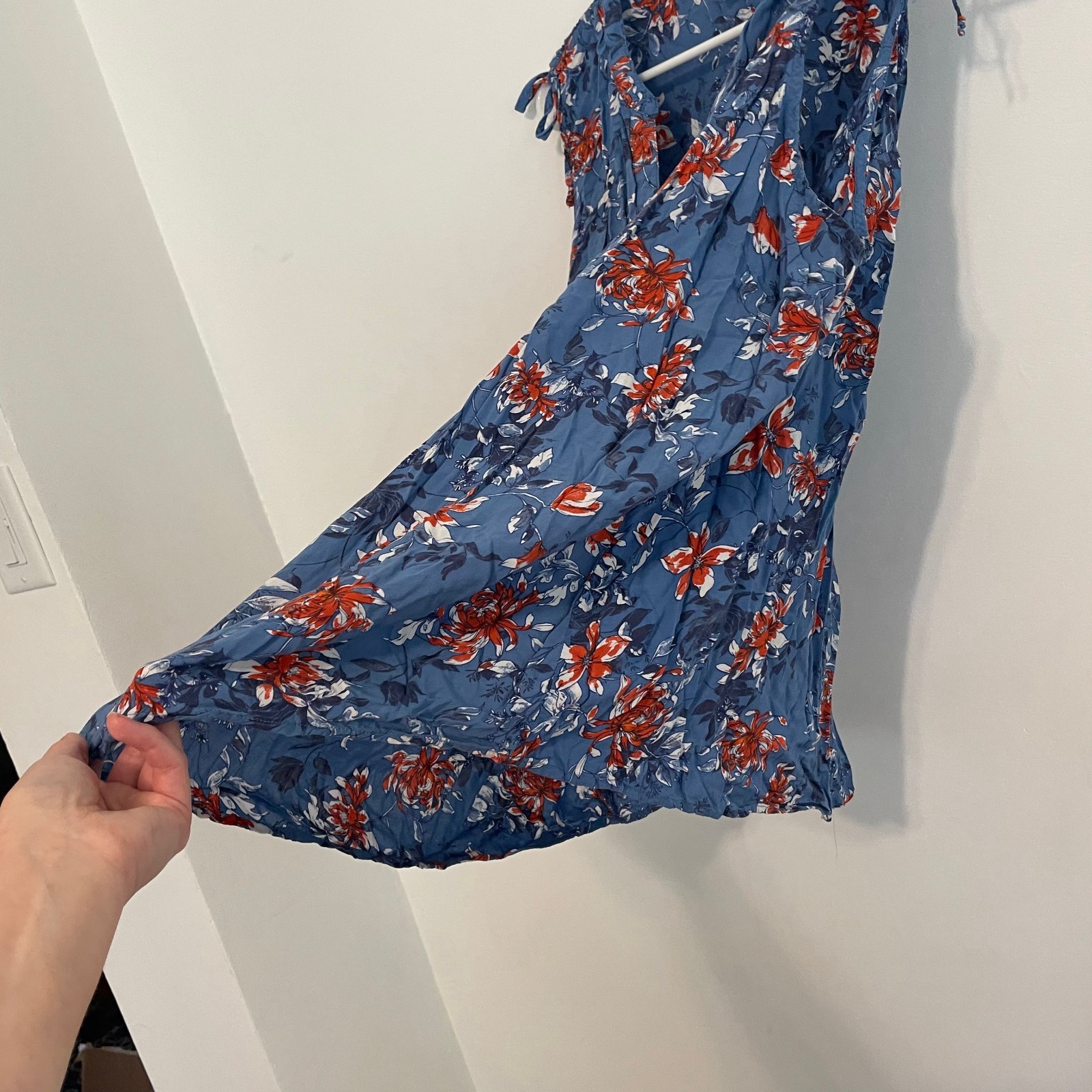 TORRID 3 Plus Size Blue Floral Self Tie Challis Tank Red White Sleeveless Top 3X