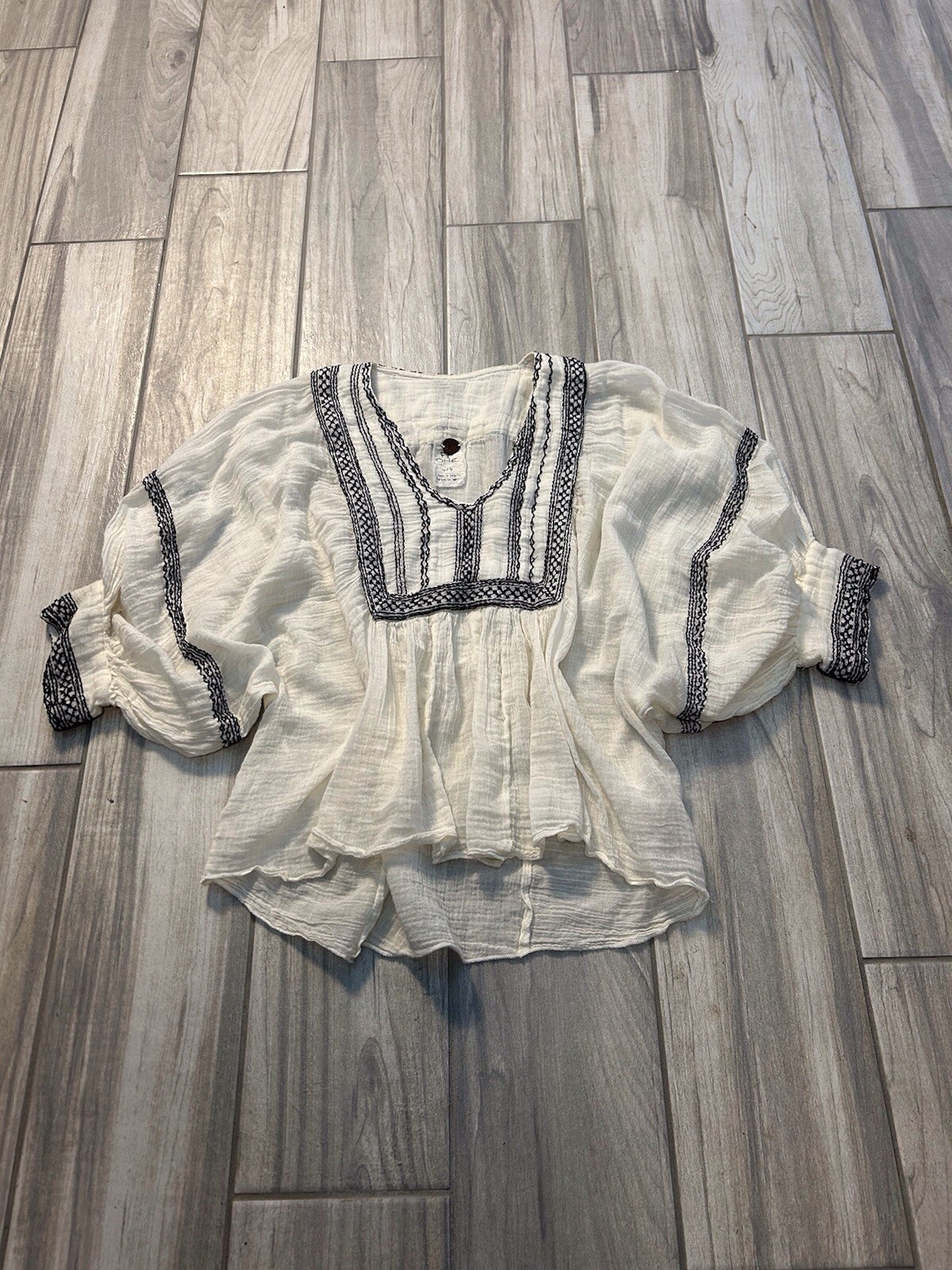100% Cotton White Blouse Black Embroidery Puffy Sleeves Crop XS Boxy Boho