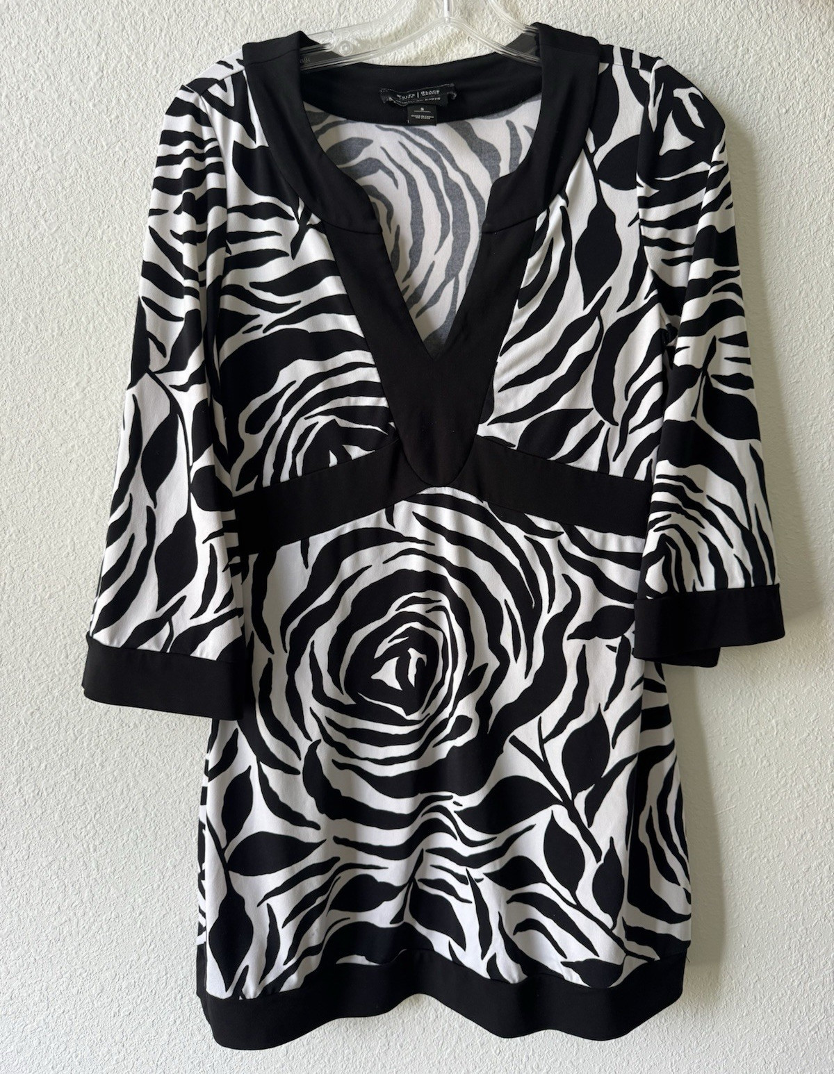White House Black Market Signature Knits Black/White Animal Print V-Neck Top S