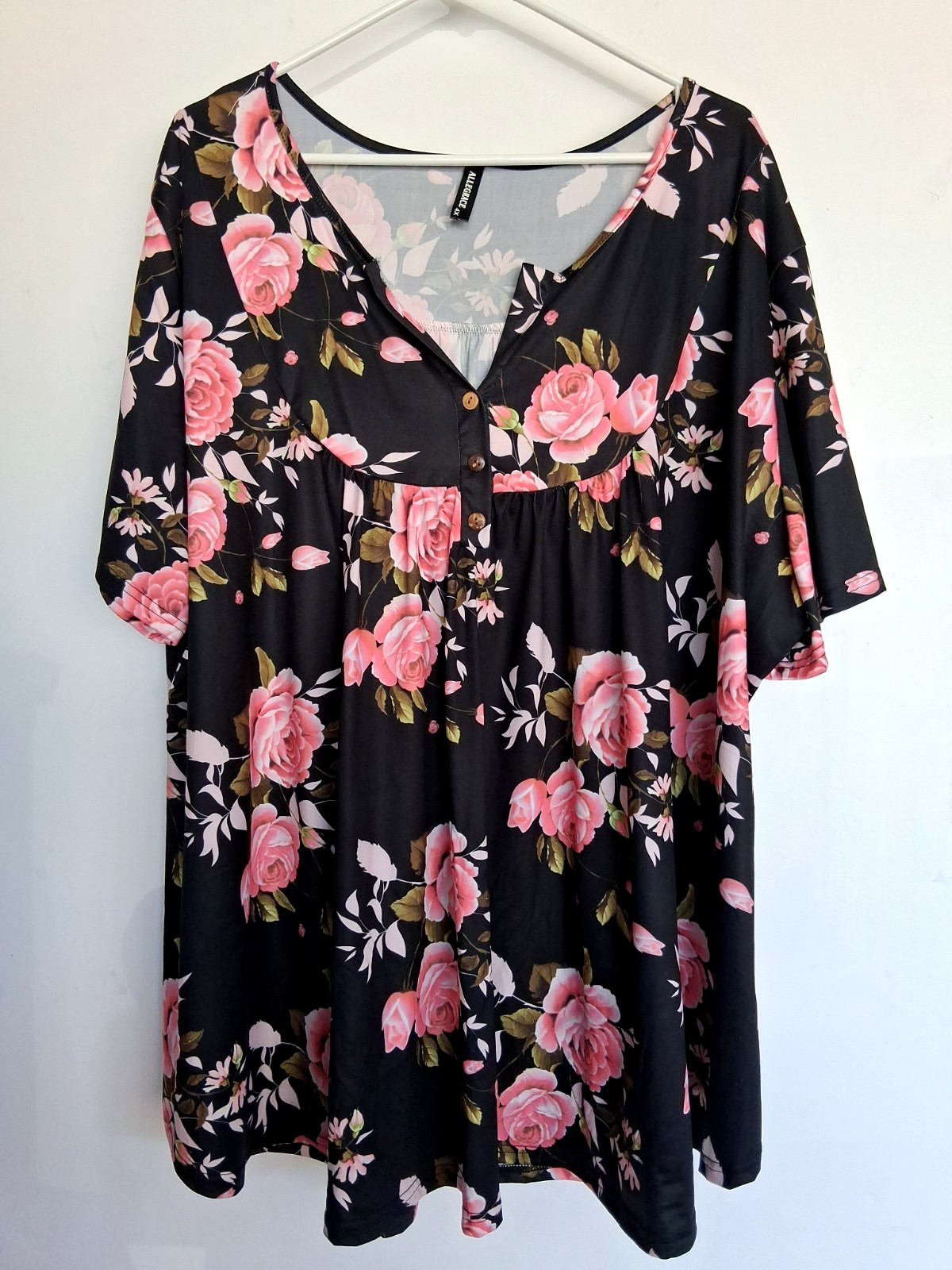 Plus size 4X black blouse w/ pink floral print by Allegrace. Excellent condition
