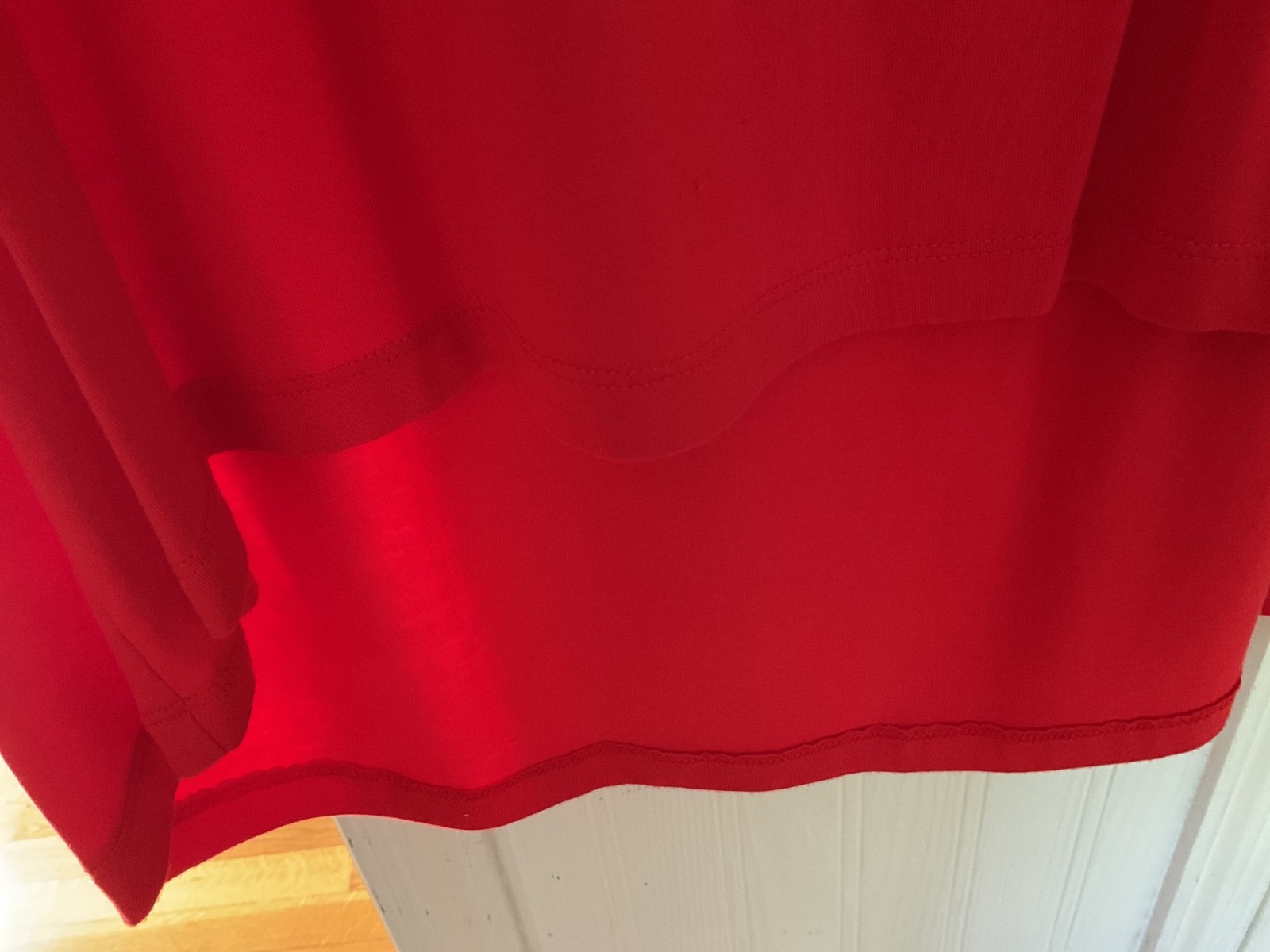 H by Halston Essentials – Flowy Knit Crepe Top w/Hi Low Hem in Apple Red Size L