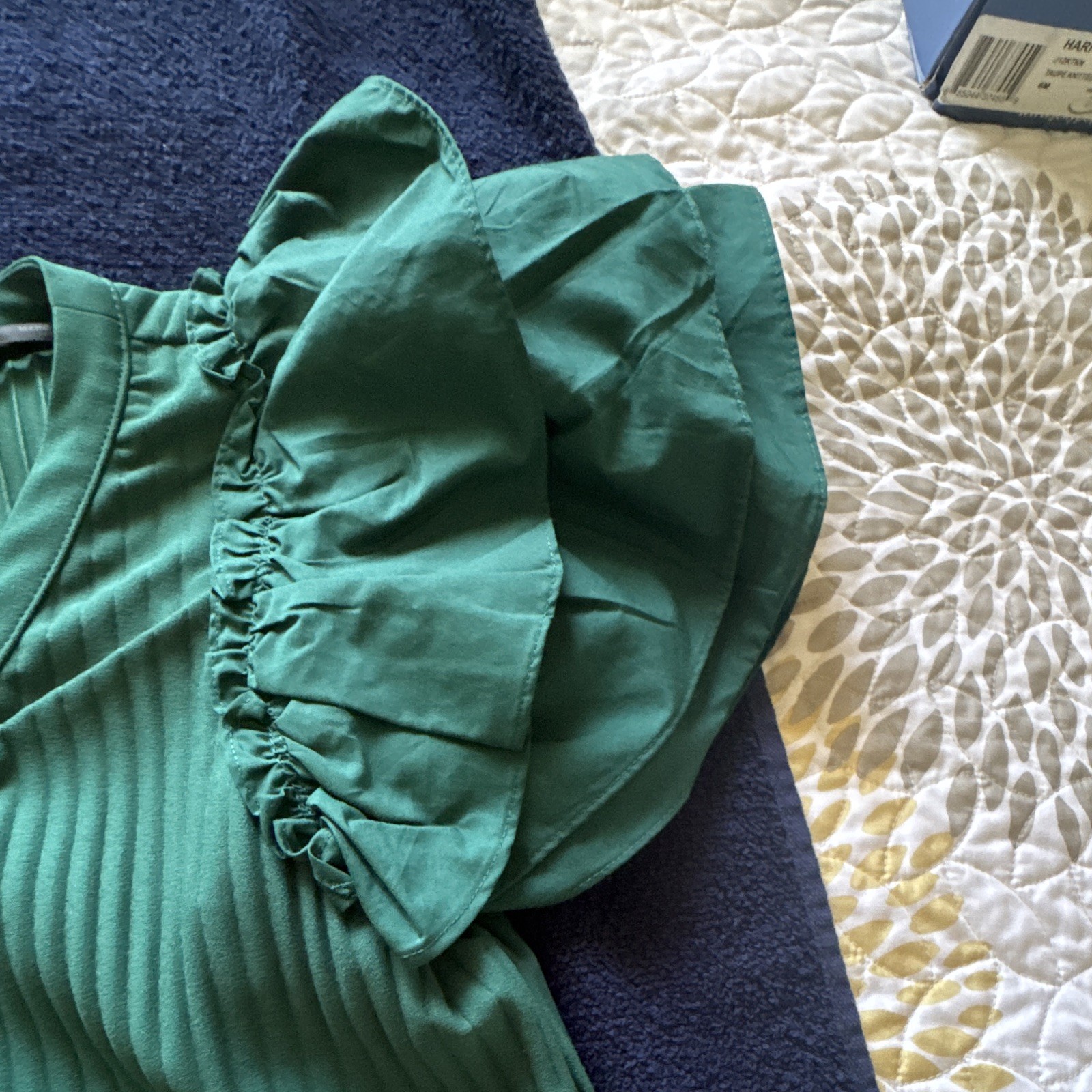 Marc New York Women’s Green Knit V-Neck Button Ruffle Puff Sleeve Blouse M