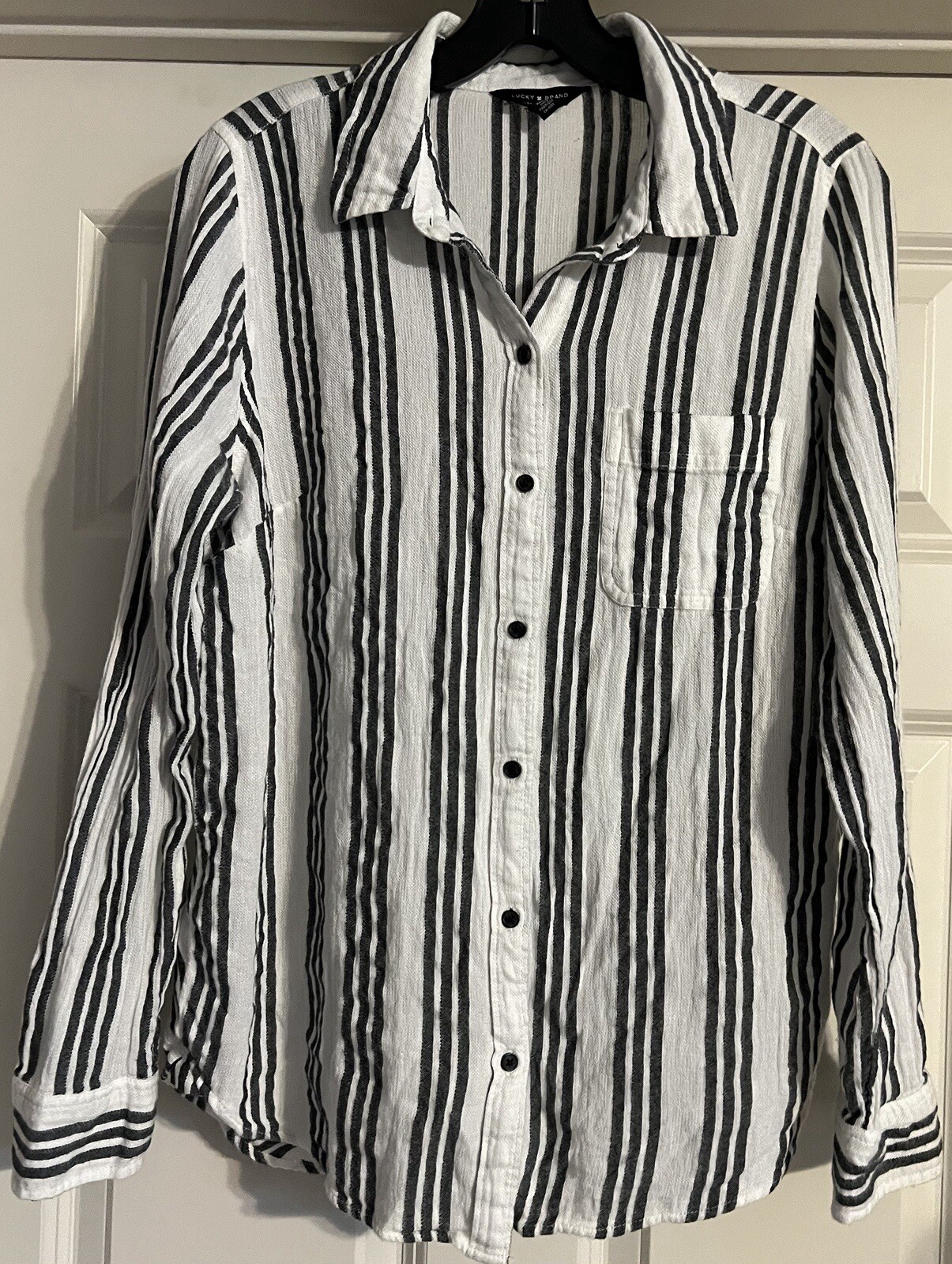 Lucky Brand Boho Old Money Quiet Luxury Coastal Preppy Button Back Hem Size M