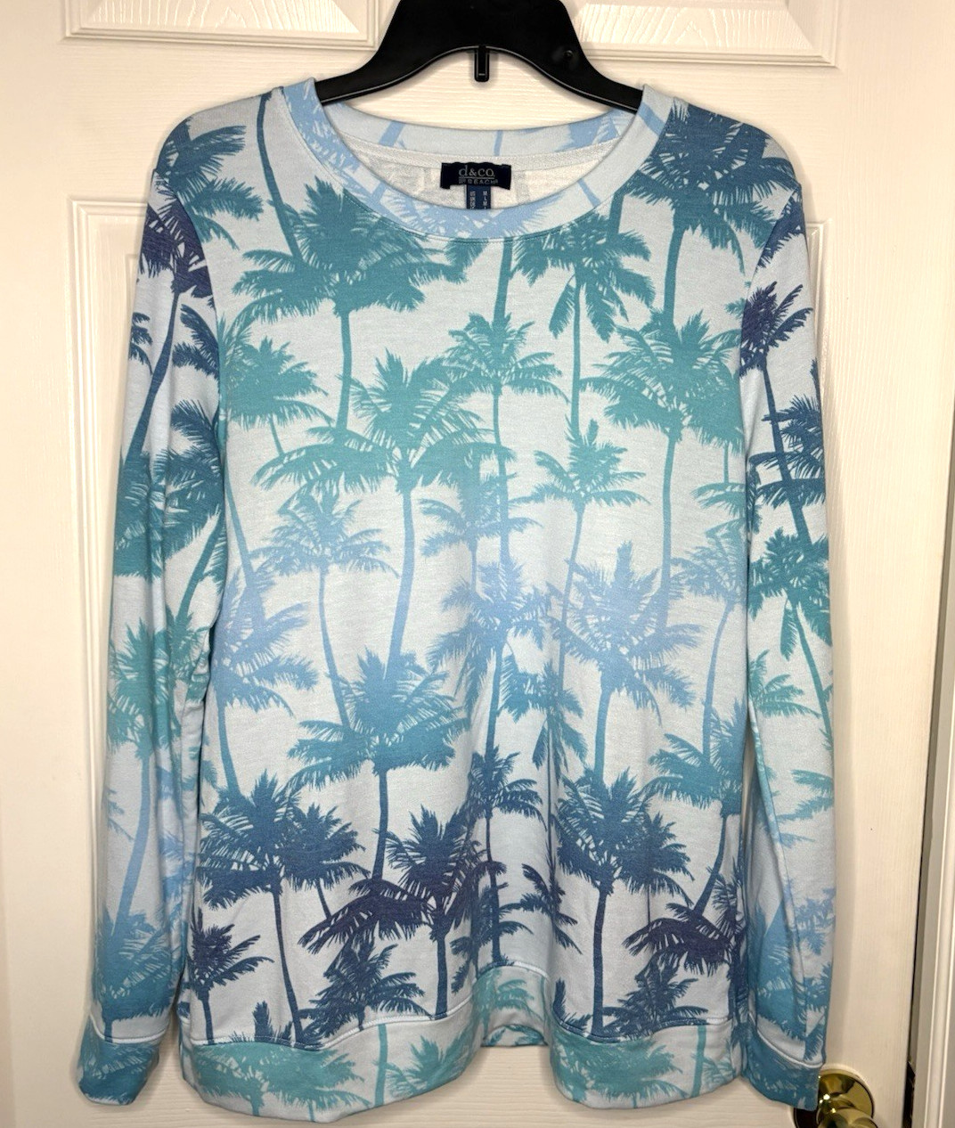 Women’s D &Co Beach Tropical Palm Tree Long Sleeve Top Sz M Excellent Condition