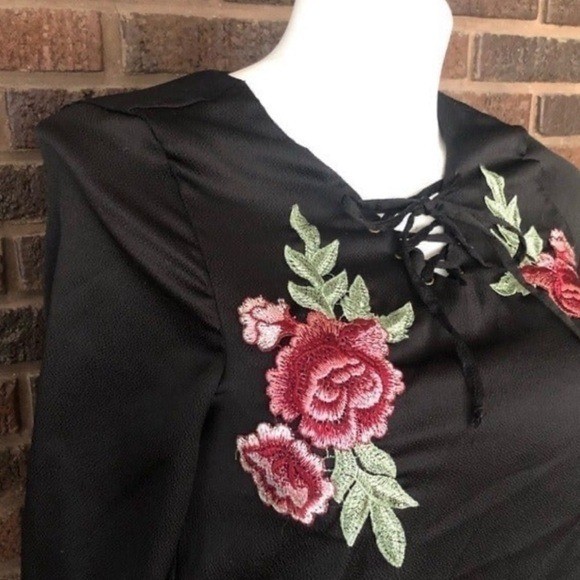 Daytrip Black Floral Embroidered Lace-Up Blouse Size Small Boho Casual Feminine