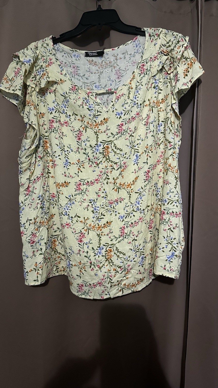 CURE. Women’s L Ivory Floral V-Neck Flutter Sleeve Ruffle Pullover Blouse