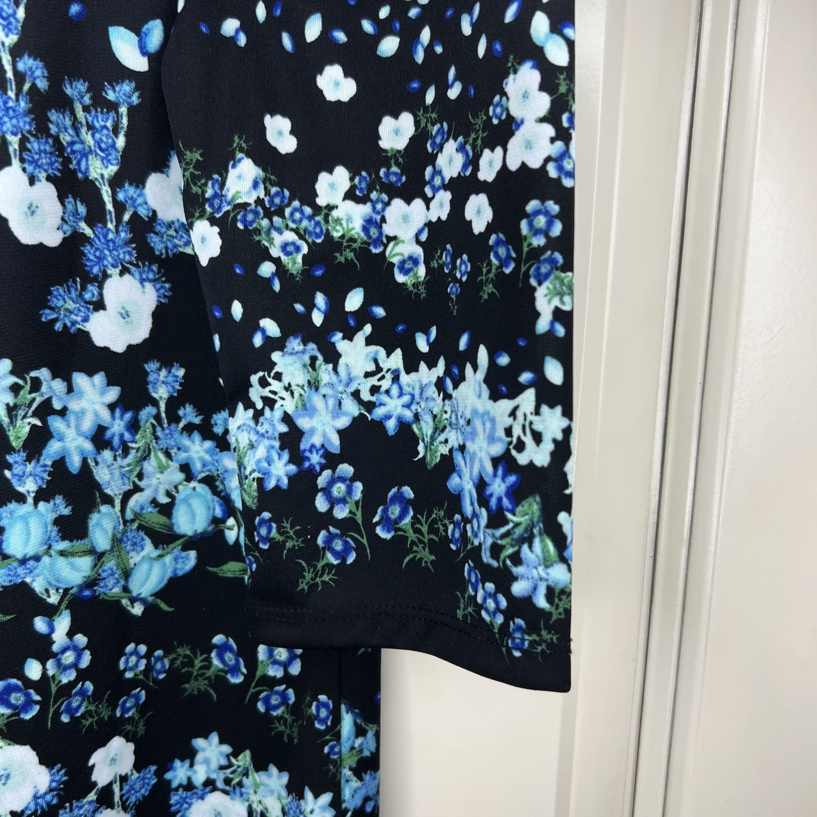 Worthington Blouse Medium M Black Blue Floral 3/4Sleeve Pleated Blouse Top Shirt