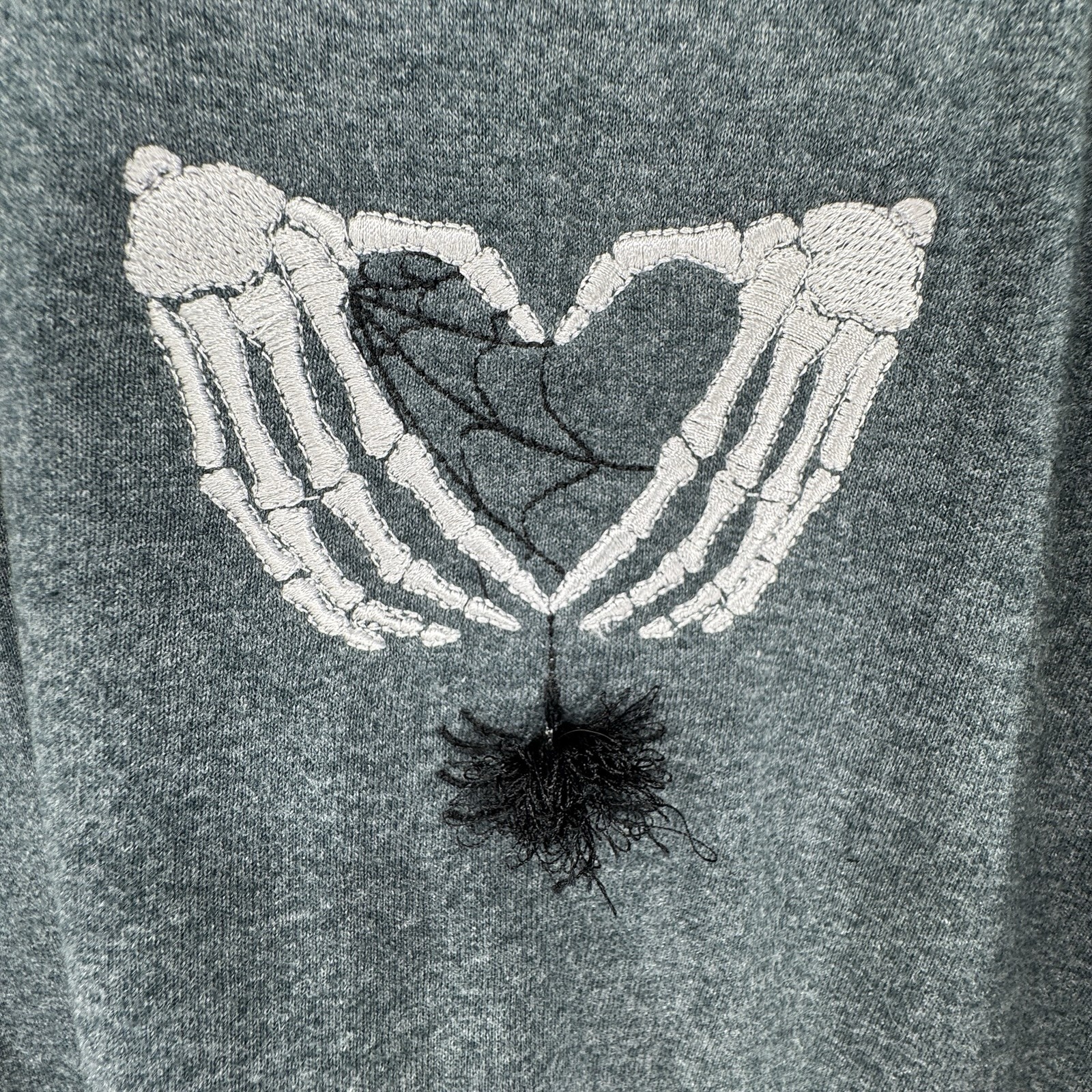 Halloween Tee Shirt Women’s 3X Gray Customed Embroidered Skeleton Hands Spider