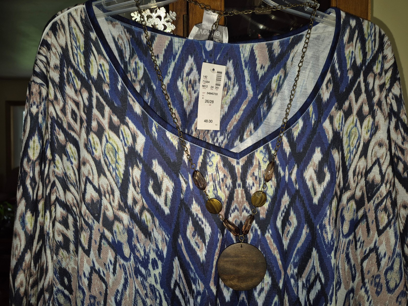 Brand New Avenue Blouse 26/28 with pretty Nice Necklace 100% Polyester Orig $48