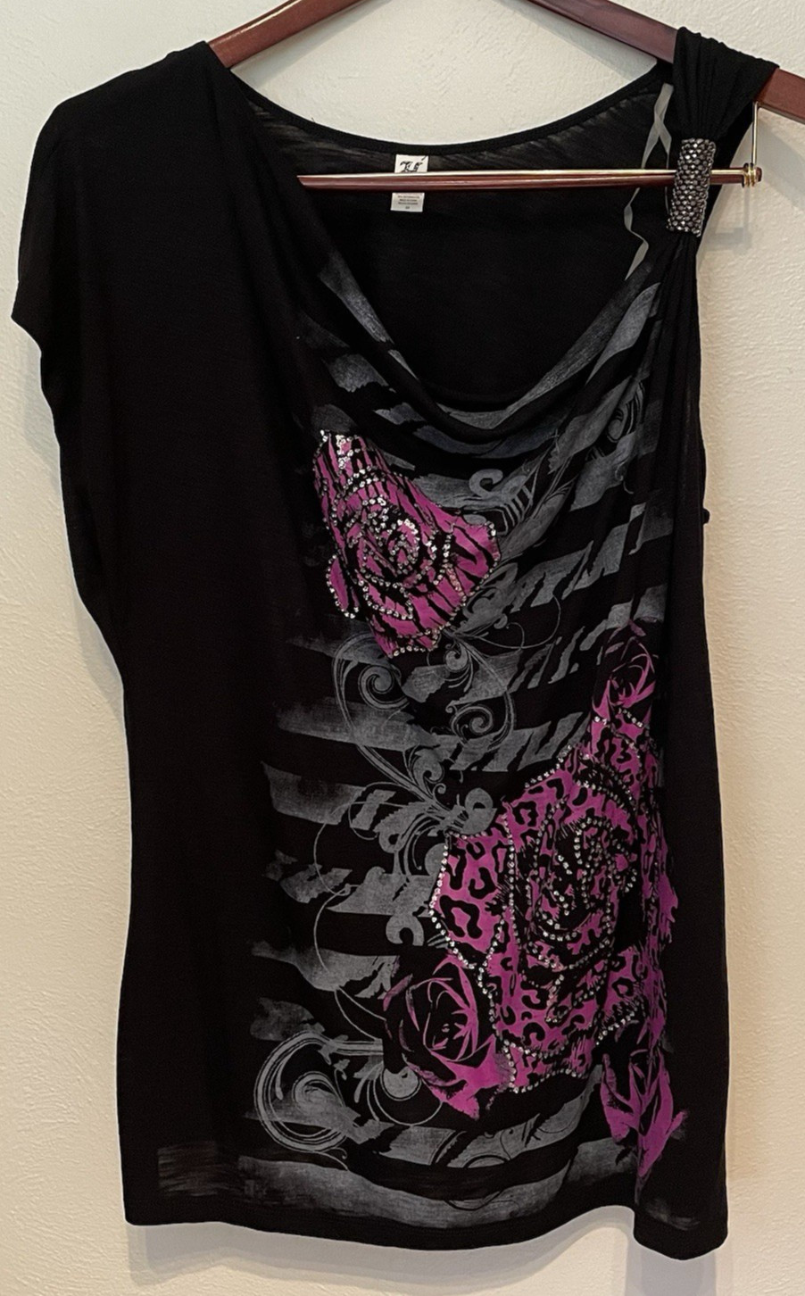 Hybrid Womens Top Black and Pink Graphic Print Rhinestones One Sleeve Size 2XL