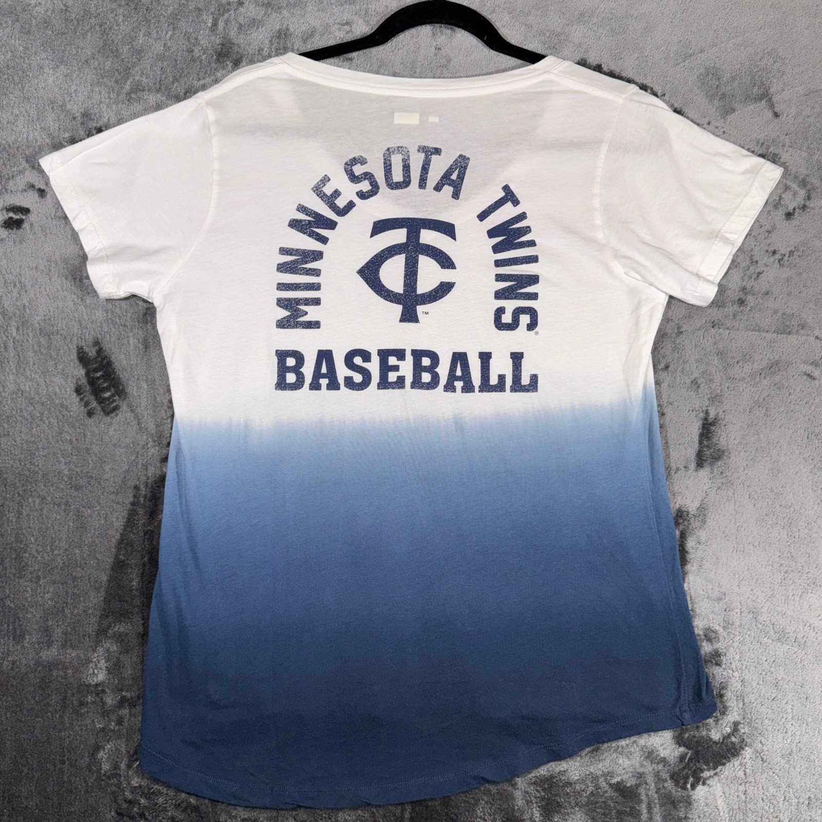 New Era Minnesota Twins MLB Ombre V-Neck T-Shirt White Blue Womens Large 2023