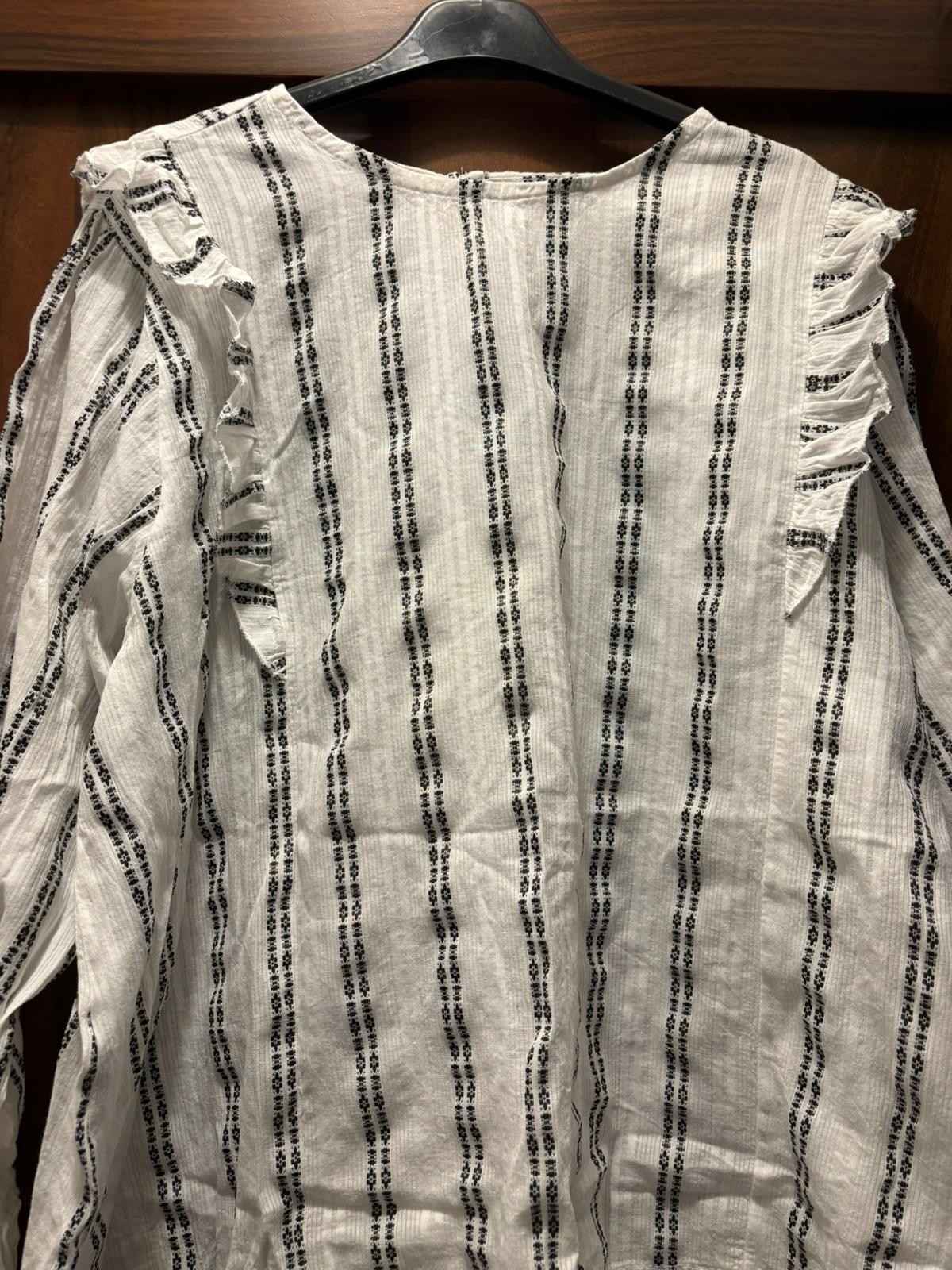 Women’s Wide Pattern Button Back Blouse