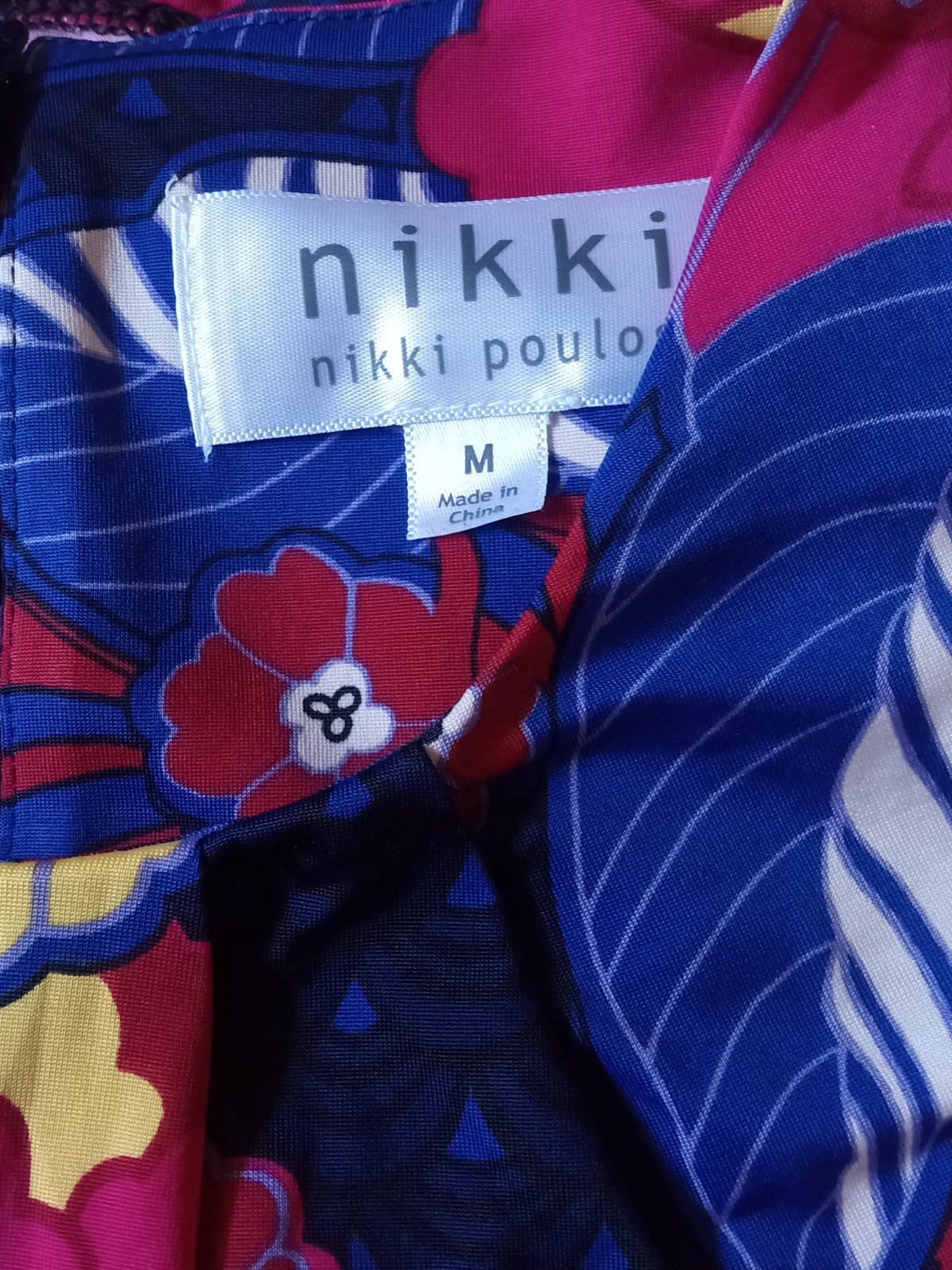 Nikki Poulos Abstract Floral Jersey Knit Top Tie Sleeve Pleated Detail Size M
