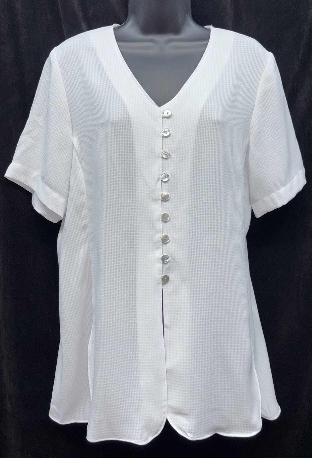 Worthington Women Size 10P Button Up Short Sleeve Embossed Pattern Top White