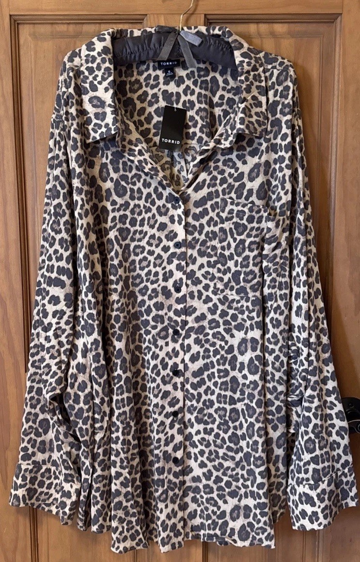 TORRID LONG SLEEVE SHIRT BLOUSE TOP LIZZIE BUTTON UP SHIRT 6 6X 6XL 30 NEW