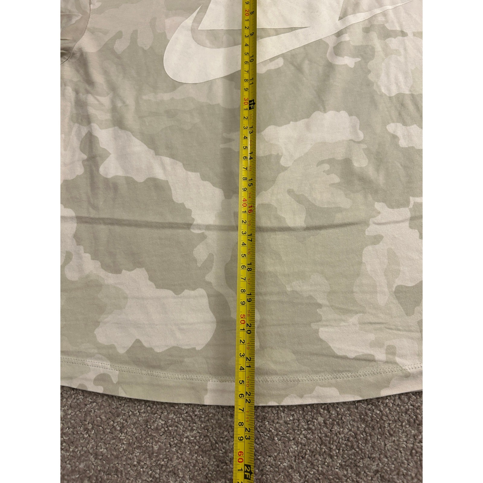 Nike T-Shirt Womens XS Beige Excellent Camo Futura Logo Short Sleeve Tee